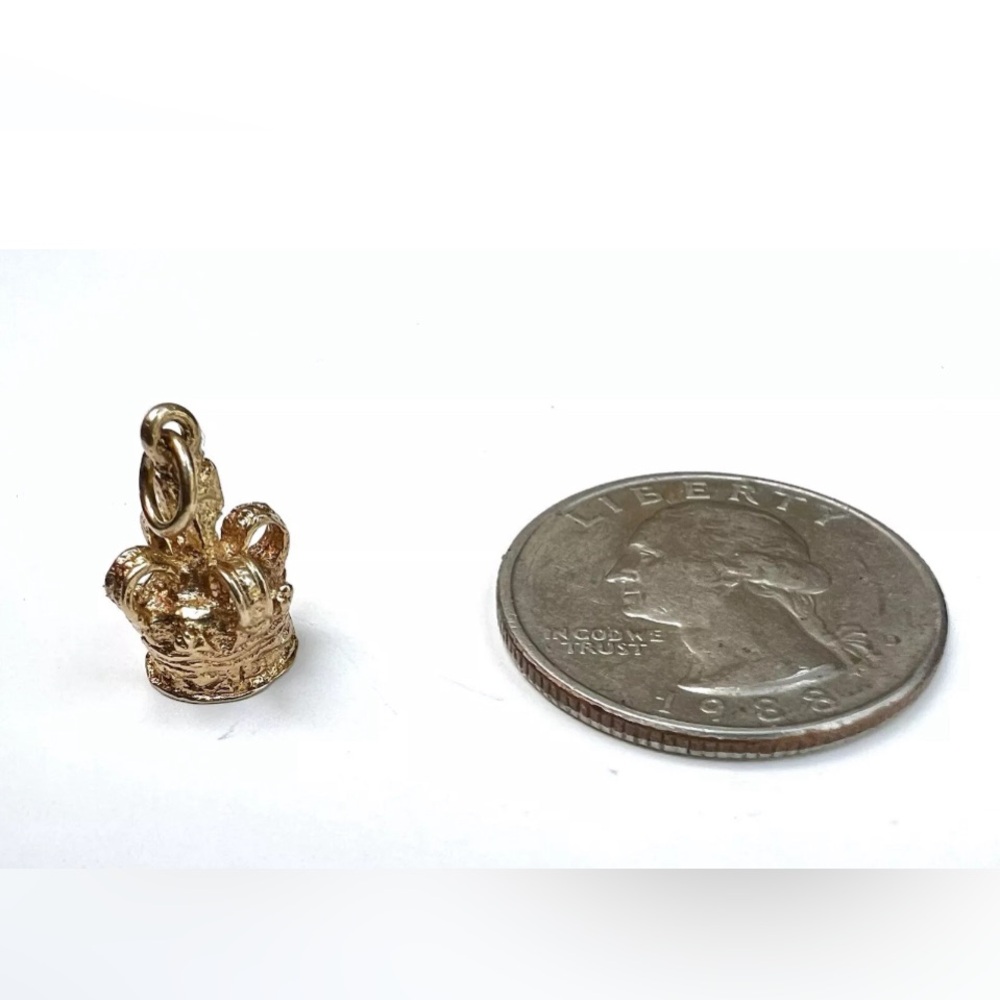 9K 3D Crown Vintage Queen Elizabeth, Princess, Royal, British Charm Pendant - Picture 6 of 9